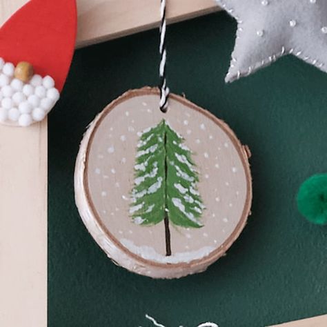 Painted Tree Wood Slice Ornament Friends Ornaments, Crafting Kits, Woodland Ornaments, Art Ornaments, Circle Ornament, Wood Disc, Painted Christmas Ornaments, Ornament Ideas, Wood Slice Ornament