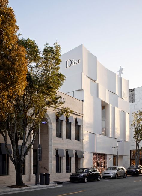 Dior shop in Miami / Barbarito Bancel Commercial Facade, Miami Pictures, Dior Shop, Retail Facade, Dior Boutique, Shop Facade, Wooden Terrace, Concrete Facade, Office Architecture