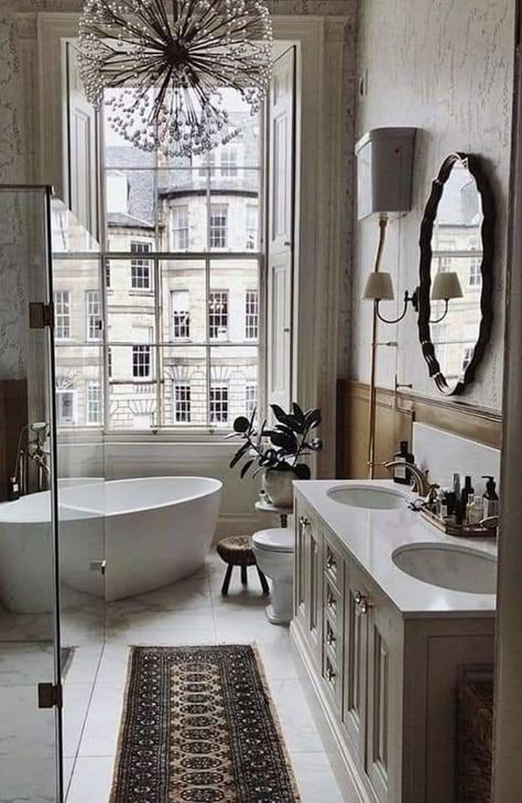 Bathroom Parisian Style, Paris Style Bathroom, Parisian Bathroom Aesthetic, Parisian Style Home Interior Design, Paris Apartment Bathroom, Bathroom Parisian, Parisian Bathroom French Style, Parisian Bathroom Decor, French Interior Design Parisian Style