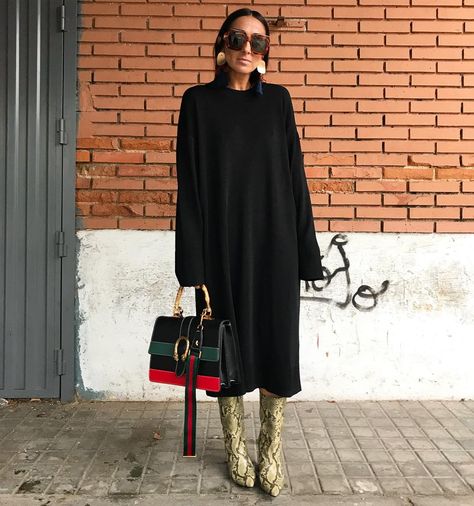 Snake Shoes Outfit, Snake Print Boots Outfit, Snake Boots Outfit, Slouch Boots Outfit, Print Boots Outfit, Laura Eguizabal, Inspirational Outfits, Chelsea Boots Outfit, Black Boots Outfit