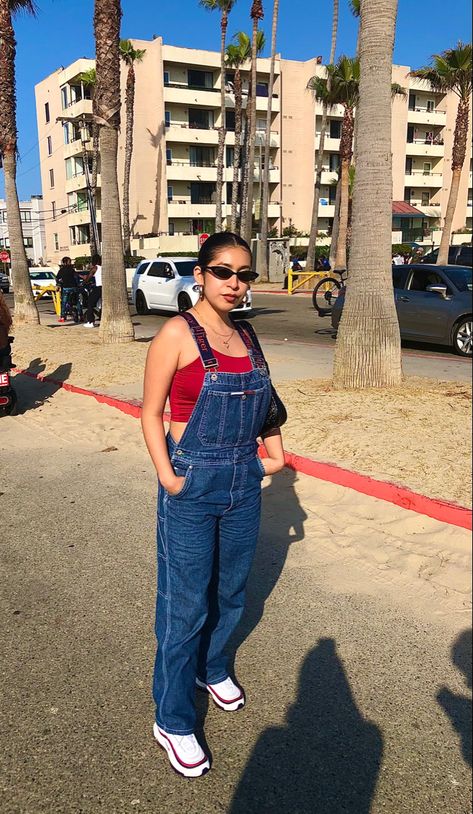 Tommy Hilfiger Overalls Outfit, Tommy Hilfiger Overalls 90s, 90s Dungarees Outfit, Air Max 97 Outfits, Brent Concert, Overalls Outfit Vintage, Air Max 90 Outfit Woman, Dungaree Outfit Ideas, Air Max 97 Outfit Women