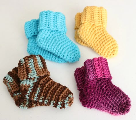 Fast and Easy Baby Socks - Jonna Martinez Baby Socks Crochet, Baby Socks Crochet Pattern, Baby Socks Design, Lovely Socks, Baby Socks Pattern, Crochet Baby Mittens, Crochet Baby Ideas, Baby Socks Knit, Crochet Baby Socks