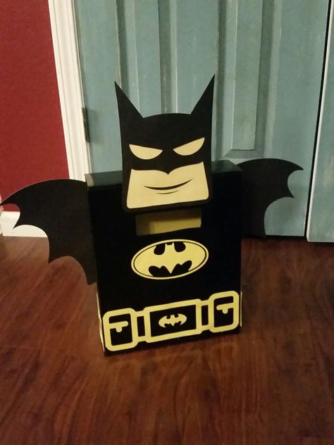 Batman Valentines Box Batman Valentines Boxes, Batman Valentine Box Ideas, Superhero Valentines Boxes, Batman Valentine, Valentine Mailboxes, Homemade Valentine Boxes, Batman Valentines, Superhero Valentines, Diy Valentines Box