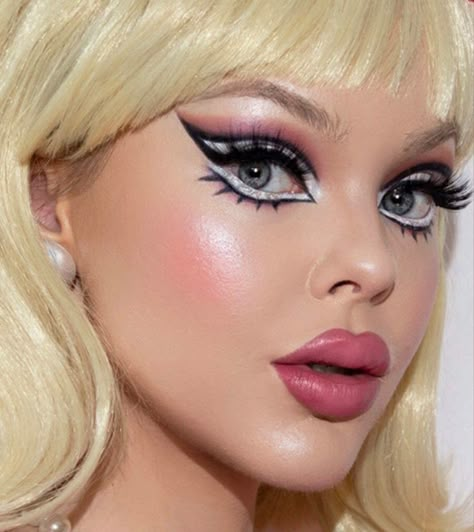 Halloween Doll Makeup, Goth Bangs, Drag Queen Makeup Tutorial, Burlesque Makeup, Eyeliner Trends, Retro Makeup Looks, 60s Makeup, Welcome To The Dollhouse, Drag Ideas