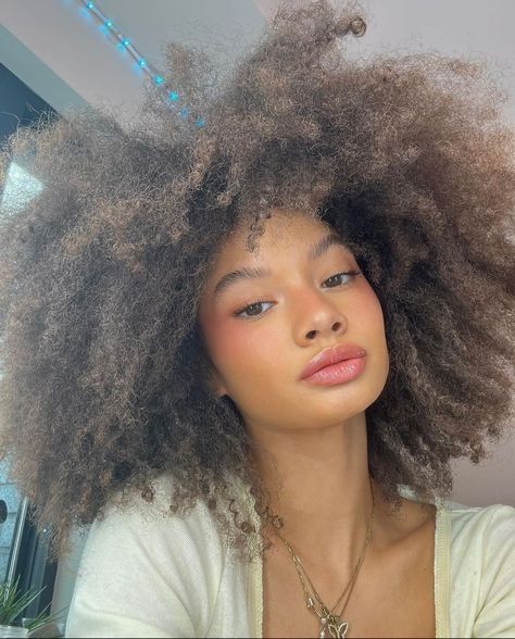 Hannah Elise Maute, Hannah Mussette, Healthy Afro Hair Aesthetic, Afro Twist Braid, Big Afro Hair Aesthetic, Big Curly Hair Editorial, Afro Twist, 4a Hair, Beauty And The Beat