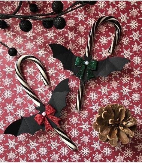 Oreo Candy, Black Christmas Decorations, Scary Christmas, Christmas Horror, Gothic Christmas, Creepy Christmas, Dark Christmas, Gothic Gifts, Christmas Town