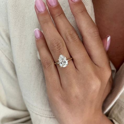 Wedding Bands Women, Engagement Ring Pear Cut, Celebrity Rings, Engagement Rings Solitaire, Engagement Ring Three Stone, Pear Cut Diamond Ring, Gold Wedding Bands Women, Wedding Ring Shapes, Diamond Rings Engagement