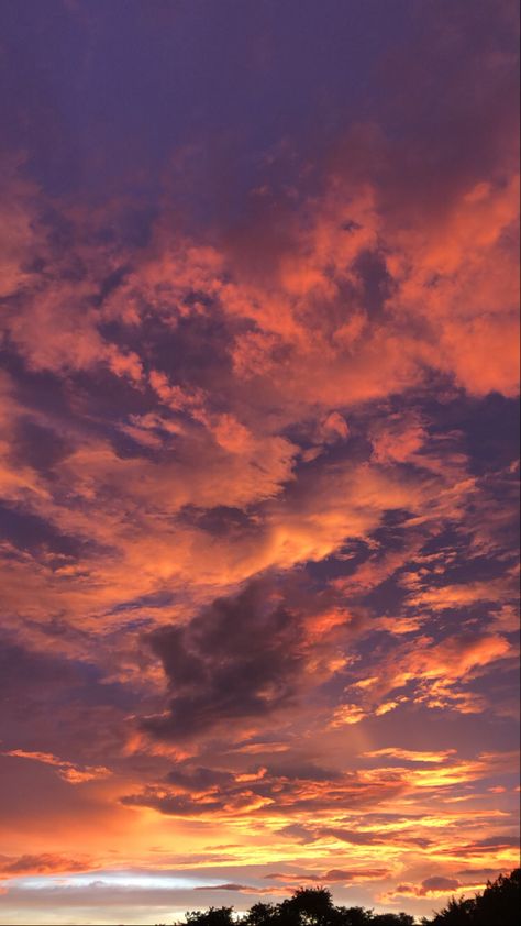 Orange Clouds Aesthetic, Orange Sky Wallpaper, Orange Sky Aesthetic, Sky Reference, Sky Wallpaper Aesthetic, Ghibli Painting, Beautiful Sky Pictures, Sunset Pic, Sunset Beautiful