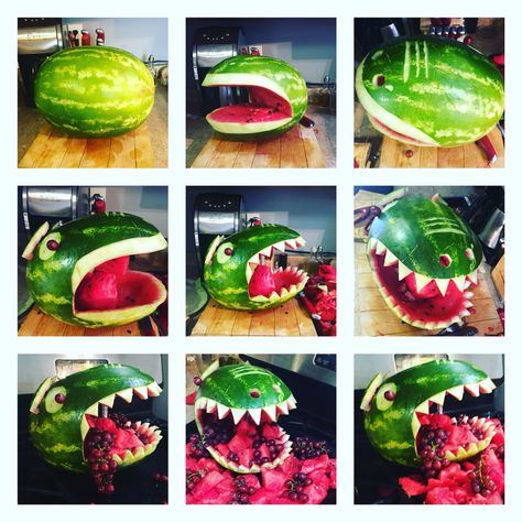 Dinosaur watermelon Dinosaur Watermelon, Dinosaur Themed Food, Dinosaur Birthday Party Food, Jurassic Park Birthday Party, Dinosaur Birthday Theme, Deco Fruit, Jurassic Park Birthday, Dinosaur Birthday Cakes, Dinosaur Themed Birthday Party