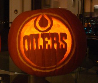 Oilers Pumpkin Carving, Hockey Pumpkin Carving Ideas, Hockey Pumpkin Carving, Hockey Pumpkin, Box Hockey, Hockey Funny, Hockey Halloween, Halloween Pumpkin Stencils, Nhl Teams