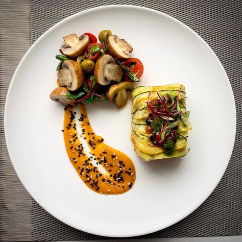 Plating Food Presentation, Food Plating Ideas, Fine Dining Food, Fine Dining Plating, Michelin Food, Cooking Vegetarian, Food Presentation Plates, Potato Stacks, Gourmet Food Plating