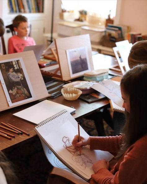 Homeschool Table And Chairs, Traditional Homeschool Room, Homeschool Photos, Homeschool Set Up, Notebooking Homeschool, Study Binder, Cottage School, Ambleside Online, History Notebook