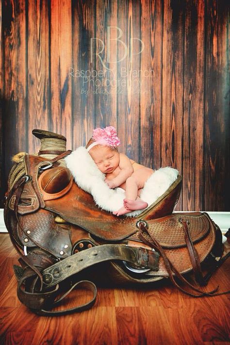 Cowgirl.newborn.saddle Photo Bb, Baby Pictures Newborn, Western Babies, Foto Baby, Newborn Shoot, Newborn Baby Photography, Newborn Photoshoot, Trendy Baby, Newborn Pictures