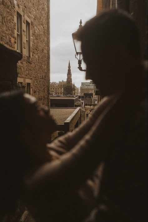 edinburgh, engagement photoshoot, photos, scotland, city engagement photos, Edinburgh Couple, Edinburgh Couple Photos, Edinburgh Engagement Shoot, Scotland Photoshoot, Edinburgh Photoshoot, Edinburgh Photography, Scotland Aesthetic, Aesthetic Couple, Edinburgh Wedding