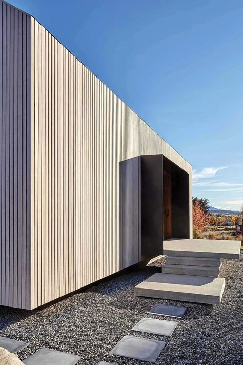 Cardrona Cabin - Wanaka, New Zealand - Abodo Wood Minimalist Cabin, Mews House, Timber Buildings, Timber Panelling, Wood Cladding, Timber Structure, Timber Cladding, Architecture Awards, Exterior Cladding