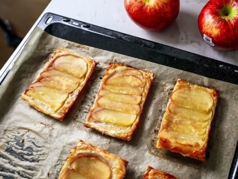 Viral Upside Down Puff Pastry Tarts with Envy Apples | Indulgent Eats - Dining, Recipes & Travel Upside Down Apple Puff Pastry, Apple Puff Pastry Recipes, Envy Apples, Apple Recipes With Puff Pastry, Upside Down Puff Pastry, Picky Bits, Puff Pastry Tarts, Honey Puffs, Pastry Ideas