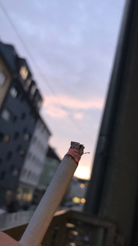 Ciggrates Aesthetic, Ciggerate Aesthetic, Boyz Dp, Rauch Fotografie, Snap Friends, Alcohol Aesthetic, Adventure Aesthetic, Chill Photos, Snapchat Picture