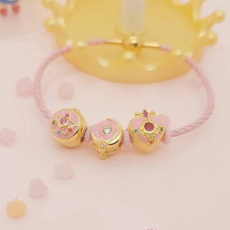 925 Sterling Silver Anime Sailor Moon Openable Cosmic Crystal Heart Compact Polly Pocket Charm Beads For Pandora Bracelet Gifts - AliExpress Sailor Moon Beaded Bracelet, Sailor Moon Silver Crystal, Sailor Moon Music Locket, Salior Moon Crystal, Sailor Moon Crisis Moon Compact, Polly Pocket, Pandora Bracelet, Crystal Heart, Bracelet Gift