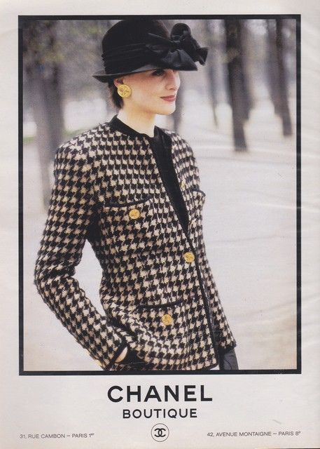 [Inès de La Fressange], [Chanel 1986] 80s Chanel, Coco Chanel Style, Chanel Ad, Chanel Style Jacket, Chanel Jackets, Coco Chanel Fashion, Chanel Suit, 90s Runway Fashion, Mode Chanel