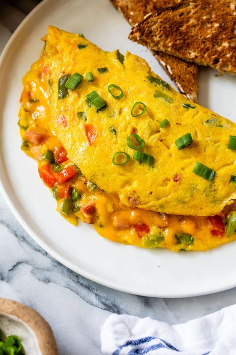 Western Omelette – WellPlated.com Western Omlet Recipes, Southwest Omelette Recipes, Southwest Omelette, Western Omelette Recipe, Omelette Ideas, Western Omelette, Omelette Recipes, Western Breakfast, Omlet Recipes