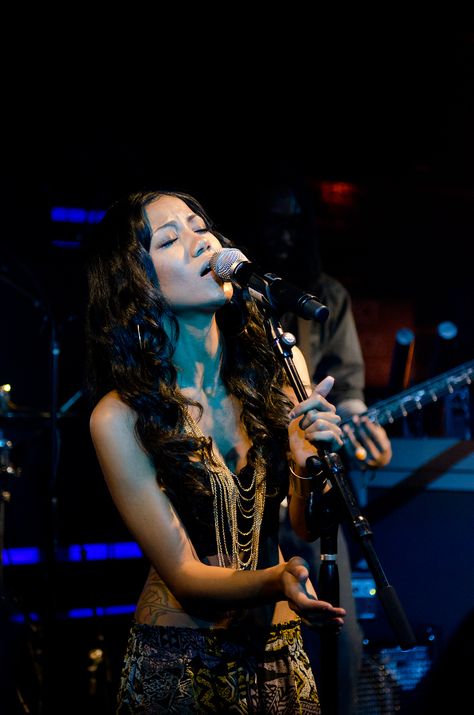 Jhene Aiko is so soulful. Love her music. Jhene Aiko Songs, Jhene Aiko, People Of Interest, I Love Music, Pretty Birds, Female Singers, All Music, Woman Crush, Her Music