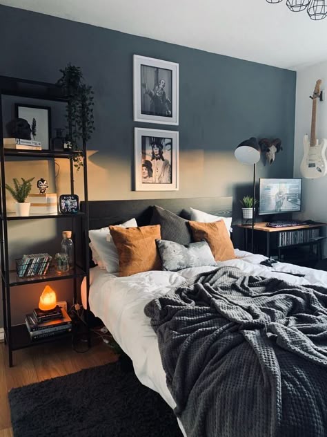 Minimalist Men’s Rooms, Dark Apartment Aesthetic Modern, Autumn Aesthetic Interior Design, Black And Wood Bedroom Aesthetic, Mens Bedroom Aesthetic Minimalist, Modern Male Apartment Decor, Men’s Small Room Idea, Modern Alternative Home Decor, Small Guy Bedroom Ideas