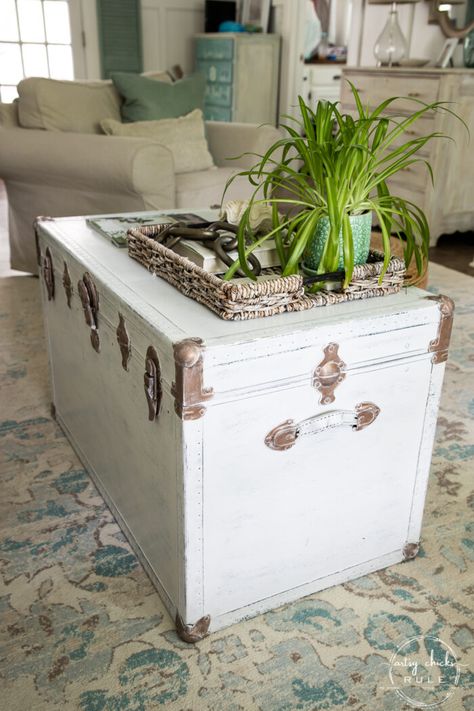 Vintage Trunks Coffee Table, Old Trunk Display Ideas, How To Restore An Old Trunk, Chest Renovation, Coffee Table Decor Simple, Painted Chest Trunk, Antique Trunk Makeover, Rustic Trunk Coffee Table, Nesting Tables Living Room