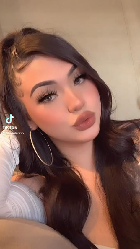 Half Up Half Down Edges, Jaripeo Hairstyles, Copy And Paste Latina Hairstyles, Side Part Half Up Half Down, Lacefront Wig Hairstyles, Baddie Hairstyles Curls, Hairstyles For Club Night, Insta Baddie Hairstyles, Date Night Hair Ideas