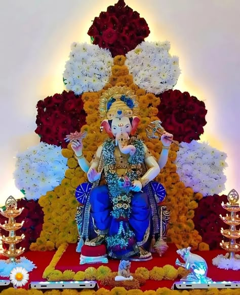 Temple Flower Decoration, Bappa Decoration Ideas, Ganpati Flower Decoration, Ganpati Bappa Images, Decoration For Pooja, Bhagwan Ganesh, Ganapati Decoration Ideas, Bappa Images, Ganpati Bappa Decoration