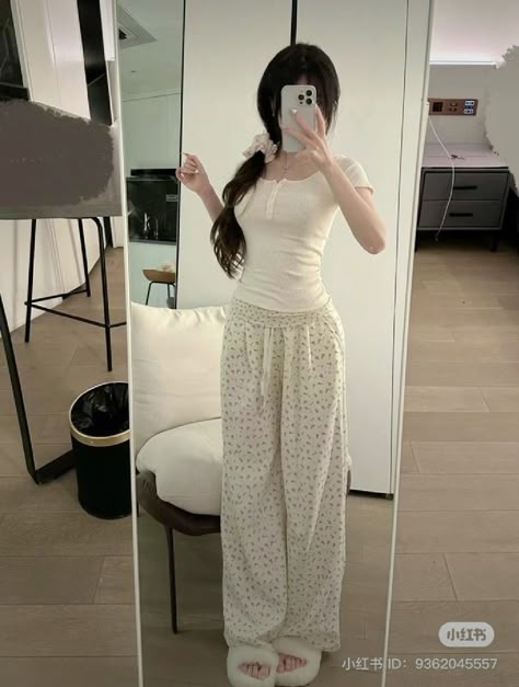 Outfit Ideas Chinese, Casual Home Outfits, Chinese Outfits, At Home Outfits, Cute Pajama Sets, Casual Day Outfits, Korean Aesthetic, Aesthetic Cute, Cute Simple Outfits