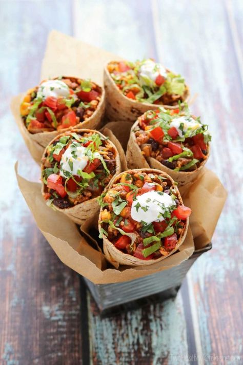 Our Taco Cones recipe is so much fun! A delicious, healthy beef taco recipe you can take on the go! Totally portable! Taco Cones, Flatbread Wrap Recipes, Foodtrucks Ideas, Pizza Cones, Beef Tacos Recipes, Healthy Summer Dinner Recipes, Cheese Appetizer, Easy Summer Dinners, Healthy Beef