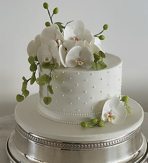 Cack Resipi, Gum Paste Flowers Tutorials, Orchid Cake, Small Wedding Cakes, Gum Paste Flowers, Simple Wedding Cake, Engagement Cakes, Floral Cake, White Orchids