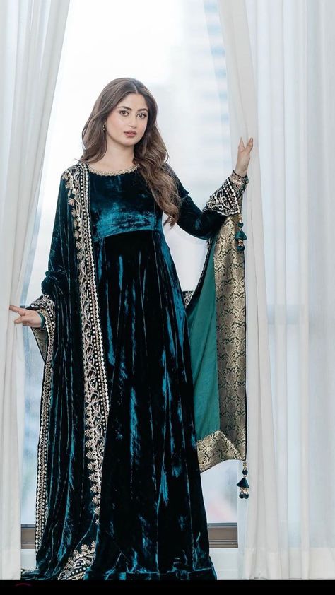 Velvet Dress Designs Pakistani, Velvet Pakistani Dress, Dress Design Pakistani, Velvet Suit Design, Simple Dress Casual, Striped Tops, Velvet Dress Designs, Sajal Ali, Pakistani Fashion Party Wear