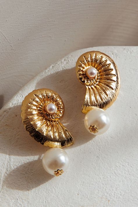 Memoir Shell and Pearl Earrings Gold by Selfie Leslie Beach Jewelry Aesthetic, Coastal Earrings, Movie Jewelry, Shell Accessories, Ornate Jewelry, Coastal Jewelry, Pearl Earrings Gold, Bridal Jewels, Spiral Shell