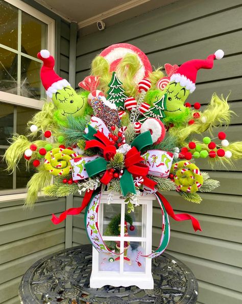 Christmas Lantern Centerpieces, Monster Centerpieces, Christmas Bazaar Crafts, Monster Wreath, Grinch Wreath, Lantern Centerpiece, White Lantern, Lantern Christmas, Christmas Lantern