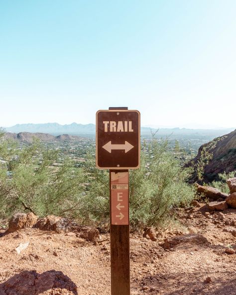 Trail sign on hike in Phoenix. Stay on Echo Trail. Hiking Pics, Trail Signs, Camelback Mountain, Instagram Locations, Hotel Plan, Photography Collage, Mountain Hike, Hiking Aesthetic, Beautiful Hikes