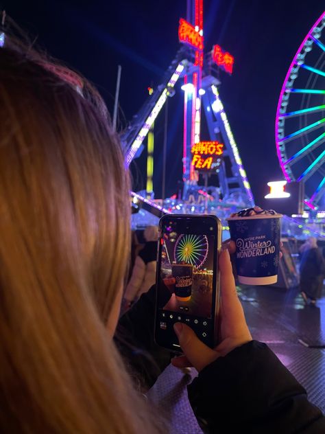 Winter Wonderland London Couple, Winter Wonderland Hyde Park London, Theme Park Date Aesthetic, London Winter Photo Ideas, Hyde Park Winter Wonderland, Winter Wonderland Aesthetic London, Canadas Wonderland Aesthetic, Winter Wonderland Uk, Winter Wonderland Couple