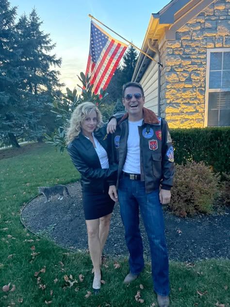 Topgun Outfit Woman, Footloose Couples Costume, Topgun Couples Costume, Diy Maverick Costume, 80s Couples Outfits, Charlie And Maverick Costume, Maverick And Charlie Costume, Topgun Couples Halloween Costume, Maverick And Goose Costume