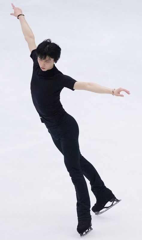 Skater Poses, Dynamic Poses Drawing, Gesture Drawing Poses, Male Pose Reference, People Poses, Anatomy Poses, Body Reference Poses, Human Poses Reference, Yuzuru Hanyu