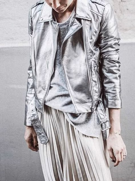 Silver Jacket Outfit, Silver Leather Jacket, Moto Jacket Outfit, Late Summer Outfits, Silver Jacket, Metallic Jacket, Metal Clothing, Fashion Tag, Jacket Outfit