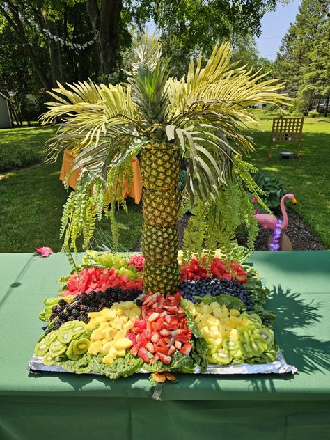 Pineapple Tree with fresh fruit Pineapple Tree Fruit Display, Pineapple Tree, Edible Fruit Arrangements, Agape Gifts, Fruit Buffet, Party Food Bars, Fruit Table, Creative Food Ideas, Fruit Decoration