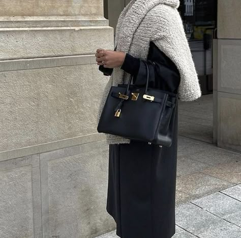 Birkin 30 Outfit, Birkin Outfit, Birkin Bag Outfit, Hermes Jpg Birkin Outfit, Worn Birkin Aesthetic, Messy Birkin Bag, Black Hermes Birkin, Hermes Birkin 30 Black, Hermes Birkin 25