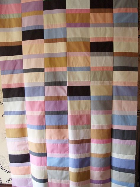 plain spoken in progress | made from kona solids. 6 rows dow… | Flickr Sewn Art, Patchwork Inspiration, Anna Maria Horner, Pink Castle, Quilt Modern, Solid Quilt, Quilt Modernen, Modern Quilting, Pretty Quilt