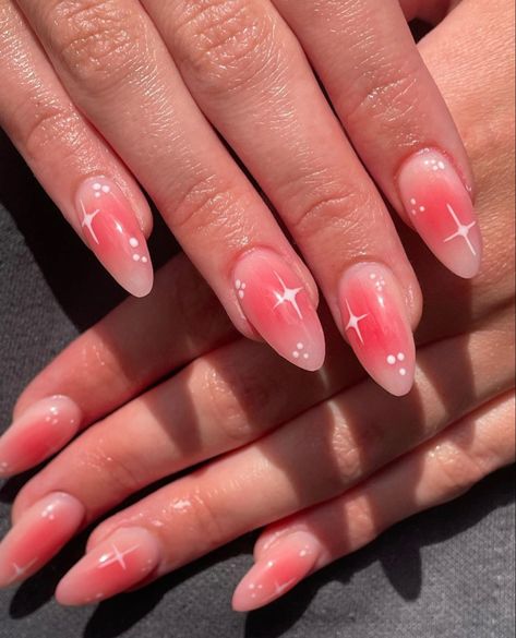 Round Nail Inspo Summer, Bubblegum Square Round Nails, Ombre Nail Designs Almond Shape, Pastel Aura Nails, Round Gel Nails Short, Birthday Nails Round, Aura Nails With Stars, Summer Nails For Teens, Teen Nail Ideas