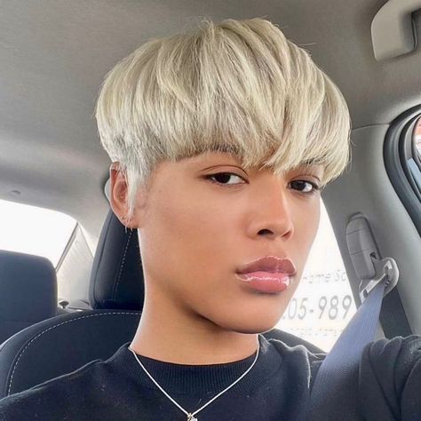 bomb platinum blonde mushroom cut Pastel Pixie Hair, Mushroom Cut, Mushroom Haircut, Platinum Bob, Short Quick Weave, Short Platinum Blonde Hair, Pastel Pixie, Biker Women, Platinum Blonde Pixie