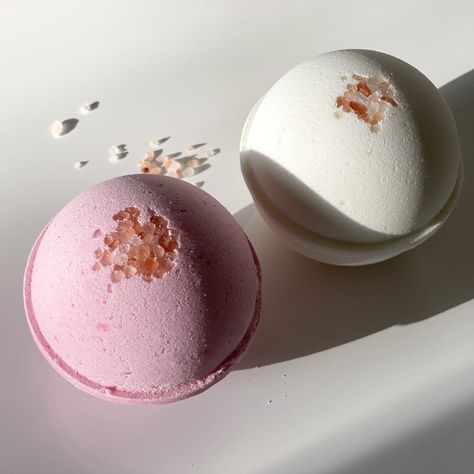 Bath Salt Aesthetic, Bath Products Aesthetic, Bath Vibes, Bathbomb Aesthetic, Aphrodite Altar, Pink Salt Bath, Product Photography Bathbomb, Himalayan Salt Bath, Bubble Bar