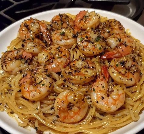 Garlic Shrimp Pasta, Soul Food Dinner, Spaghetti Noodles, Food Motivation, Food Babe, Food Therapy, Yummy Comfort Food, Garlic Shrimp, Shrimp Pasta