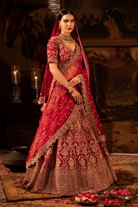 Vermillion kora dabla bridal lehenga by Frontier Bazarr Gujarati Bridal Lehenga, Lehenga With Price, Dupatta Styling, Lehenga Shopping, Lehenga Sari, Bridal Pose, Worli Painting, Engagement Lehenga, Sharara Designs