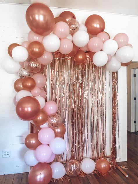 16 Birthday Party Backdrop, Party Backdrop Ideas Birthday, Simple Party Backdrop Diy, Sweet 16 Party Backdrop Ideas, 30 Birthday Backdrop, Grad Party Decorations Backdrops, Photo Wall Birthday Party, Rose Gold Graduation Party Decorations, Grad Backdrop Ideas