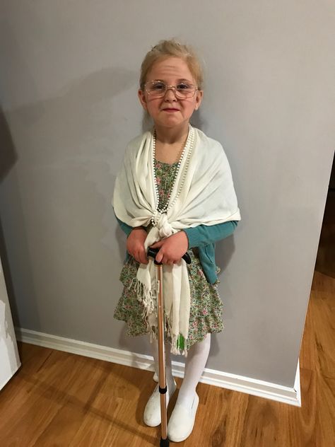 Kids Old Person Costume, Dress Like Grandparents Day, 100 Day Grandma Costume, Diy Granny Costume For Kids, Granny Dress Up Ideas, Old People Costume For Kids, Kids Grandma Costume, Old Person Costume For Kids, Dress Like A Grandma Day At School